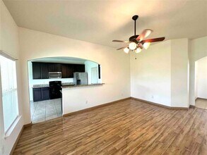 1555 Twin Estates Dr in Kyle, TX - Building Photo - Building Photo