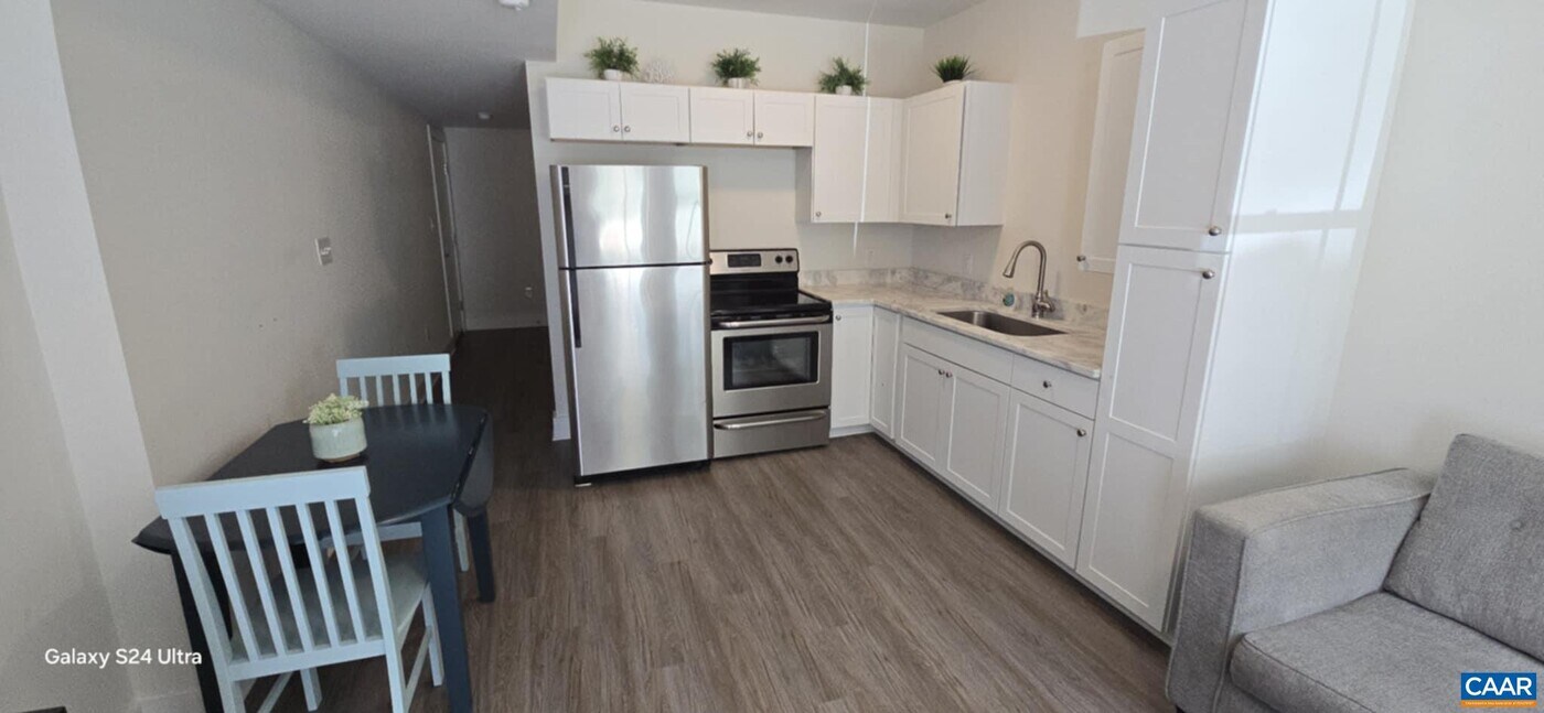 185 Country Hl Ln in Palmyra, VA - Building Photo