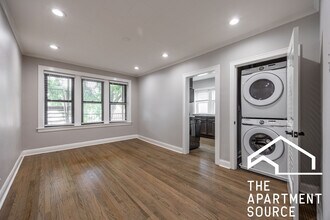 2238 N Sawyer Ave in Chicago, IL - Foto de edificio - Building Photo