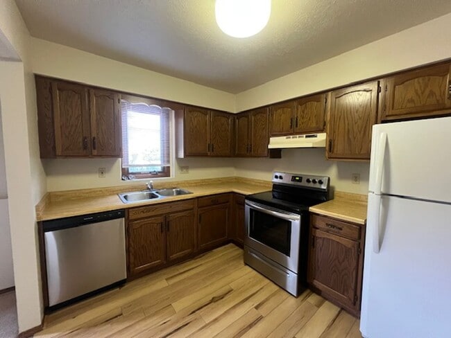property at 6006 Boxwood Dr