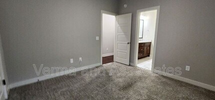 3200 SW Hazelnut Ave in Bentonville, AR - Foto de edificio - Building Photo