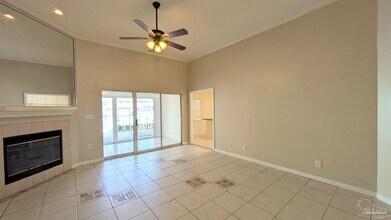 1612 College Pkwy in Gulf Breeze, FL - Foto de edificio - Building Photo