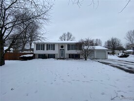 36 Altair Dr in Getzville, NY - Building Photo