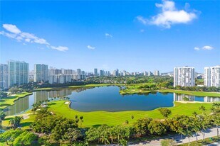 3675 N Country Club Dr in Aventura, FL - Building Photo