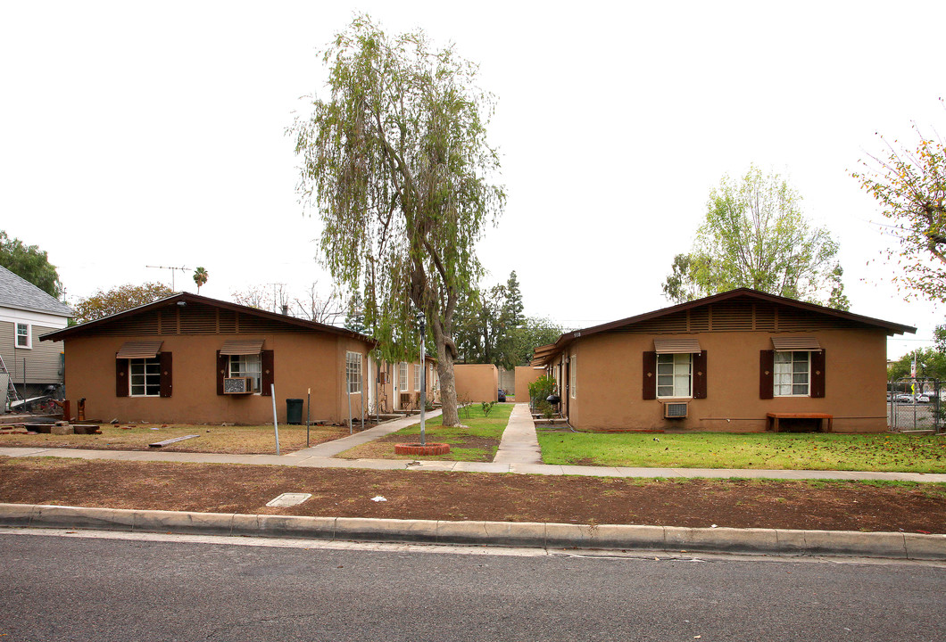 918 E Ramona Ave in Corona, CA - Building Photo