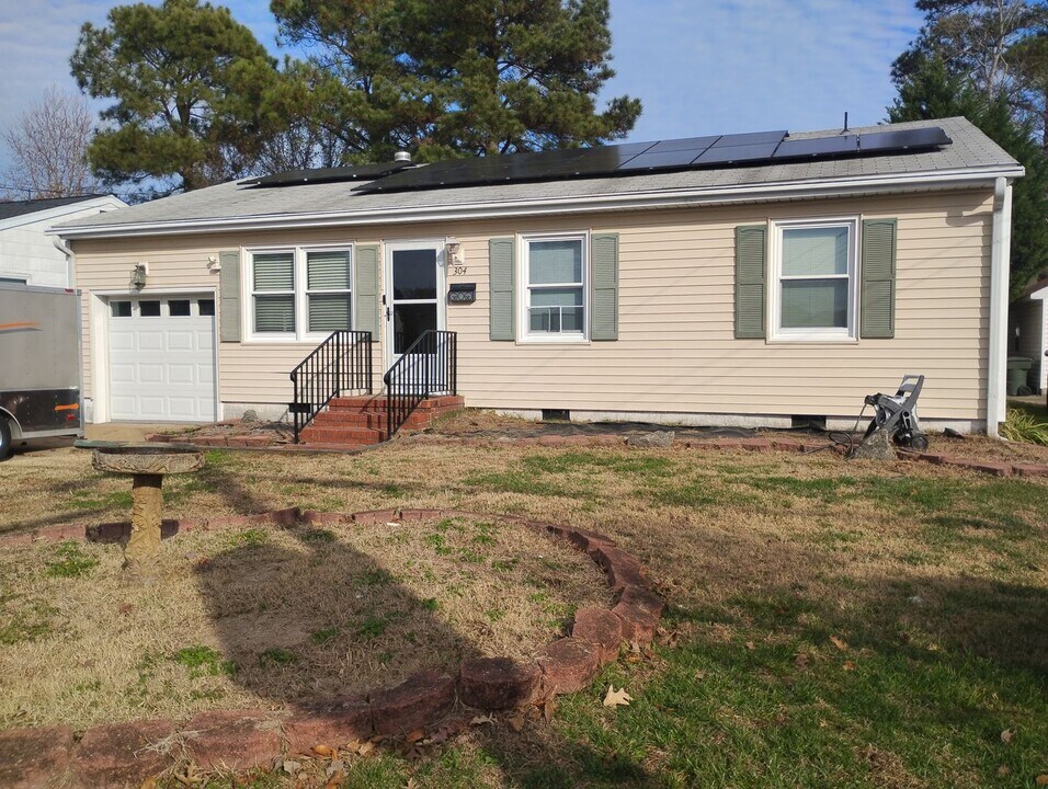 304 Londonshire Terrace in Hampton, VA - Building Photo
