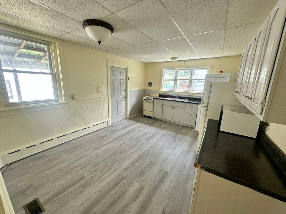 2 Main St in Tremont, PA - Building Photo