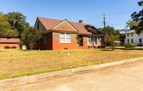 717 Holland St in Navasota, TX - Building Photo - Building Photo