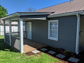 1516 Oakwood Ave NE in Huntsville, AL - Building Photo