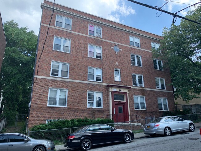 36 Gray Pl in Yonkers, NY - Building Photo - Primary Photo