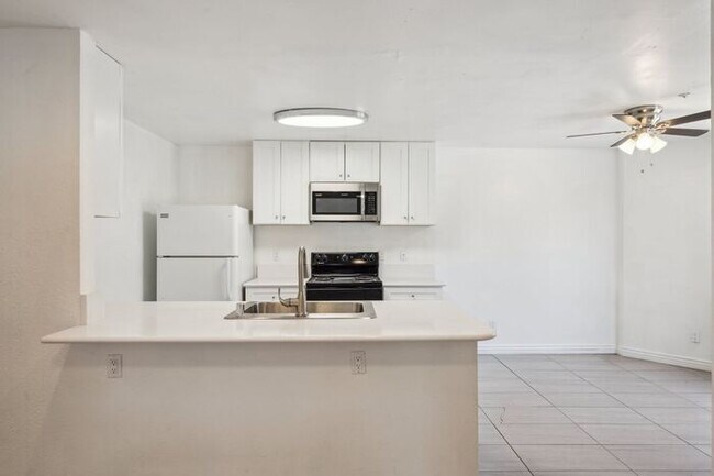 5236 W Peoria Ave in Glendale, AZ - Building Photo - Building Photo