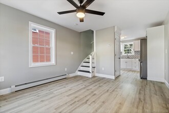 29 Olive St in Waterford, CT - Building Photo - Building Photo