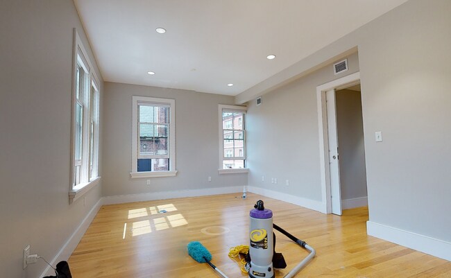 40 Bow St, Unit 1 in Cambridge, MA - Foto de edificio - Building Photo