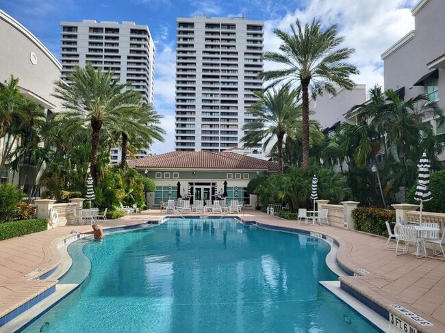 600 S Dixie Hwy in West Palm Beach, FL - Building Photo - Building Photo