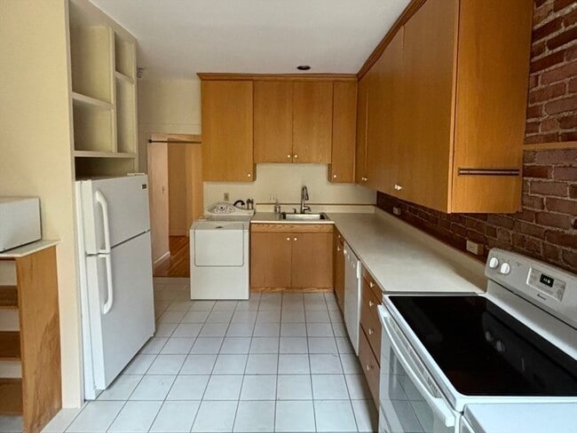 70 Marshal St, Unit #1 in Brookline, MA - Building Photo - Building Photo