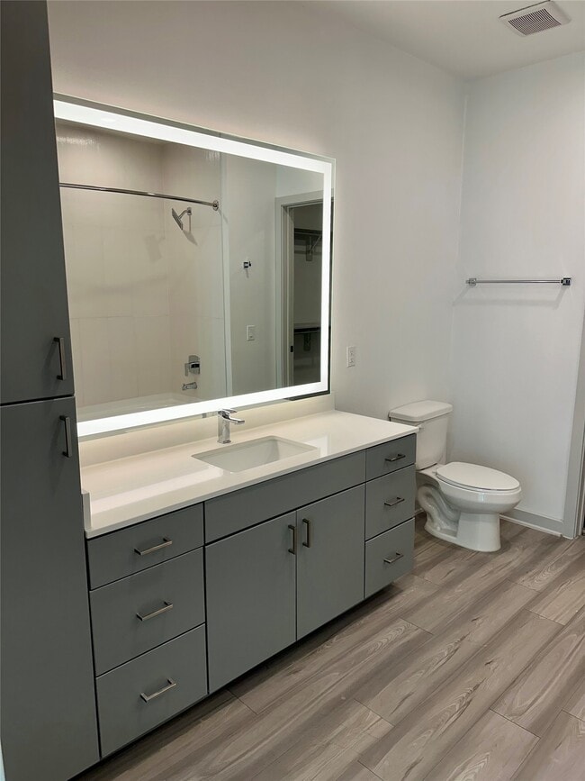 property at 3636 W Dallas St