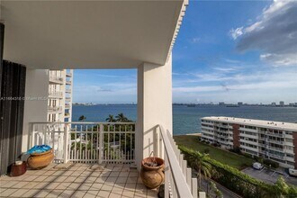 4000 Towerside Terrace in Miami, FL - Building Photo - Building Photo