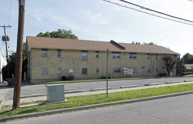 Quaker Court Apartment Homes in Tulsa, OK - Foto de edificio - Building Photo