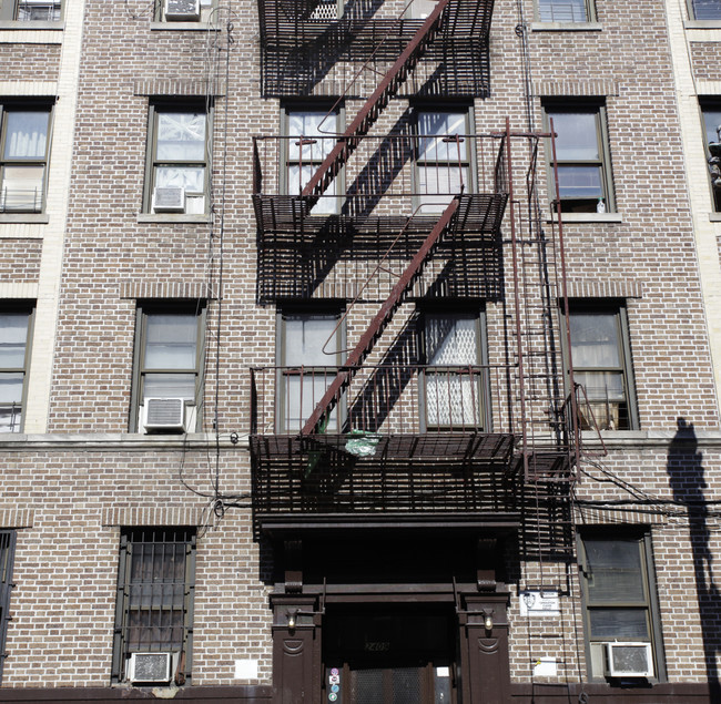 Little Italy in Bronx, NY - Foto de edificio - Building Photo