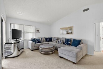 7657 Tahiti Ln, Unit 2020 in Greenacres, FL - Foto de edificio - Building Photo