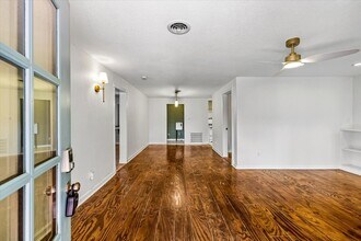 5522 Avenue O 1/2 in Galveston, TX - Building Photo - Building Photo