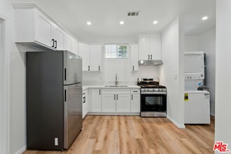 5017 Cimarron St in Los Angeles, CA - Building Photo - Building Photo