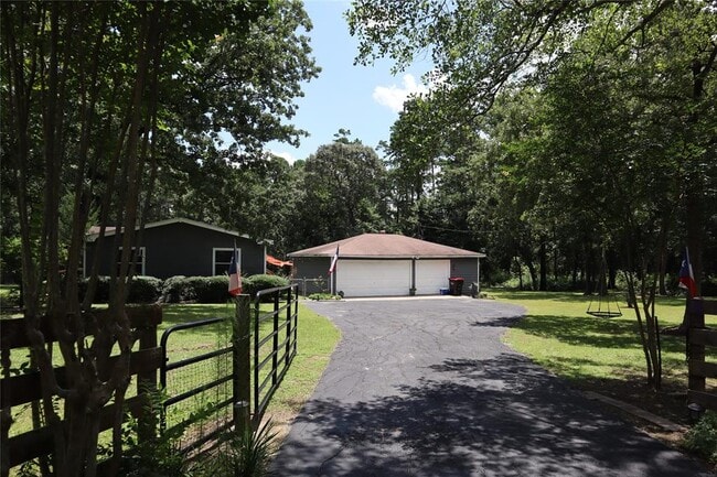 153 Woodway Dr in Magnolia, TX - Building Photo - Building Photo