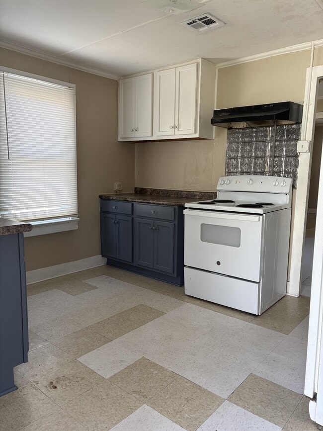 property at 400 Lamar St