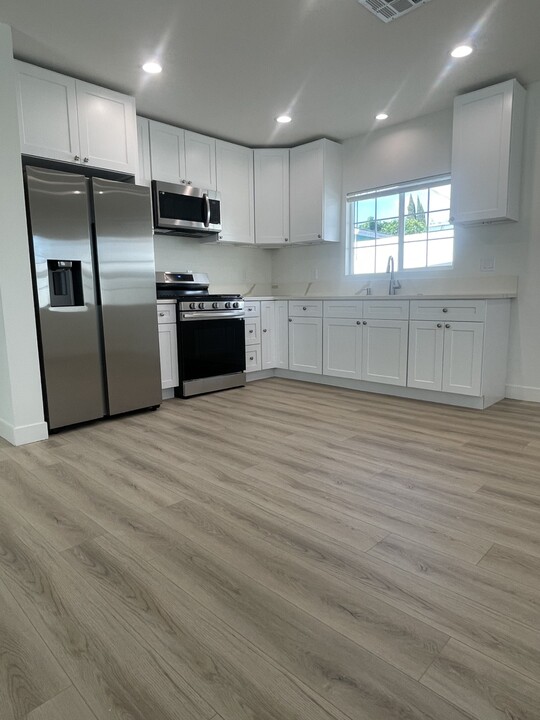 8142 Redbush Ln in Panorama City, CA - Building Photo