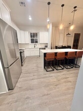 2240 Caroline St in Mandeville, LA - Foto de edificio - Building Photo