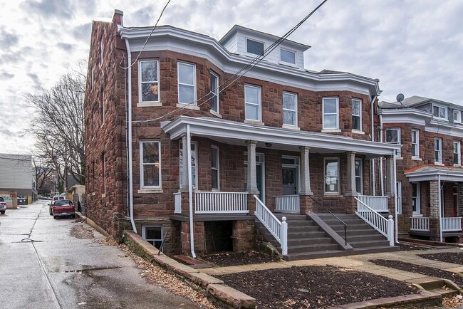 4114 Chesapeake St NW, Unit 4114 Chesapeake Unit B