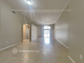 11815 Easthampton Dr in Tampa, FL - Foto de edificio - Building Photo