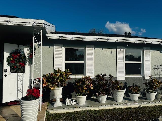 706 SW 79th Ave in North Lauderdale, FL - Building Photo