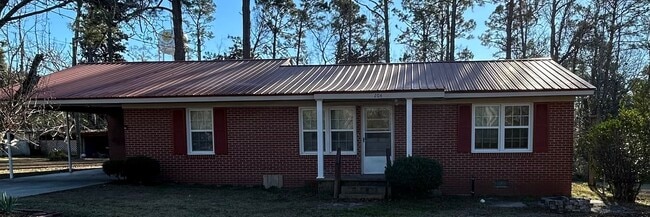 property at 204 W 5th St