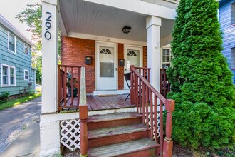 290 Field Street, Unit Upstairs Apartment in Rochester, NY - Foto de edificio - Building Photo