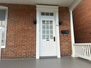 18 W North St, Unit Floor 2 in Waynesboro, PA - Building Photo - Building Photo