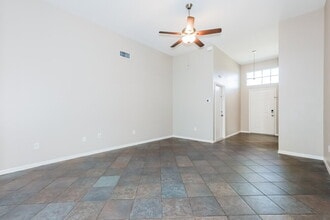 4806 Limerick Dr in Tampa, FL - Foto de edificio - Building Photo
