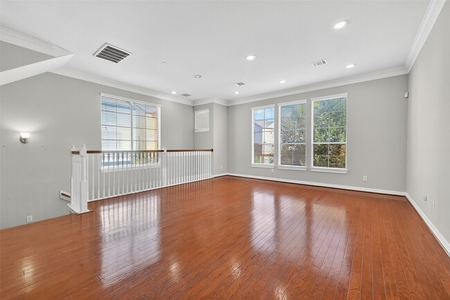 property at 3019 Clearview Cir