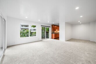 695 Mariposa Ave, Unit 695 Mariposa Ave unit 201 in Oakland, CA - Building Photo - Building Photo