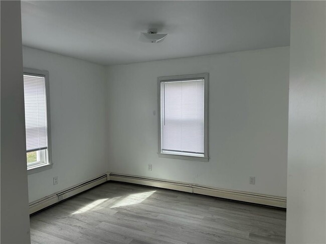 358 Willard Ave in Providence, RI - Foto de edificio - Building Photo