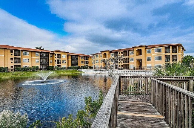 4318 Bayside Village Dr in Tampa, FL - Building Photo - Building Photo
