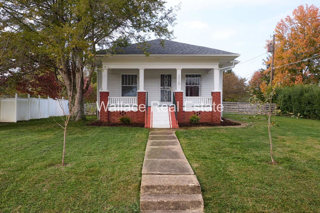 2025 Edgewood Ave in Knoxville, TN - Building Photo