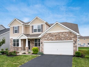685 Eagle Walk Rd in Delaware, OH - Foto de edificio - Building Photo