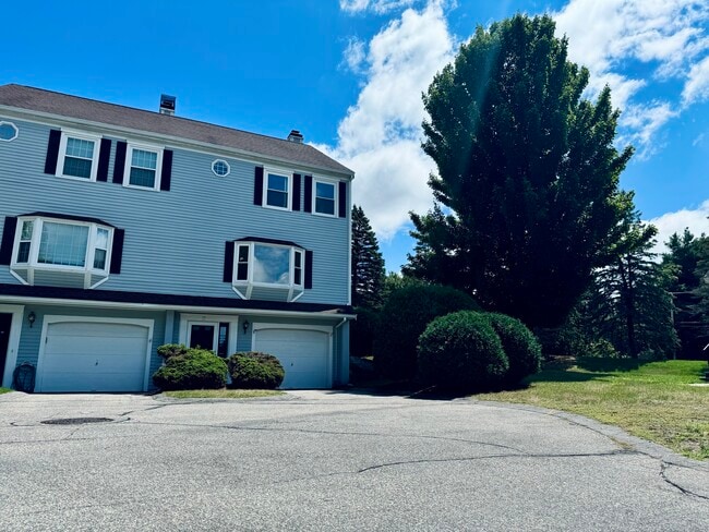 17 Cadogan Way, Unit 17 in Nashua, NH - Foto de edificio - Building Photo