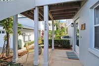 1338 Siesta Bayside Dr in Sarasota, FL - Foto de edificio - Building Photo