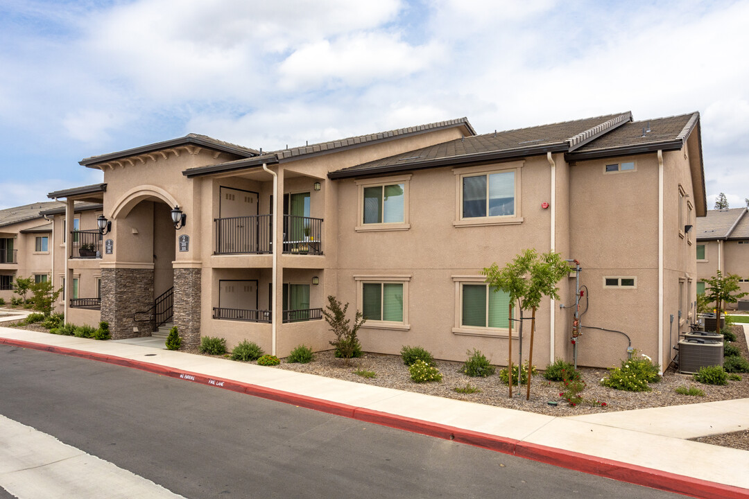 Dante Apartments in Fresno, CA - Building Photo