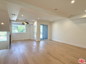 6847 N Figueroa St in Los Angeles, CA - Building Photo - Building Photo