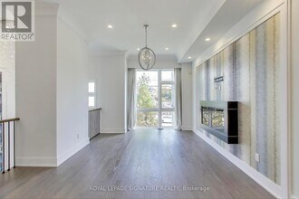 9124 Bathurst St in Richmond Hill, ON - Building Photo - Building Photo