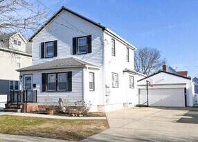 81 Irving Ave in Floral Park, NY - Building Photo