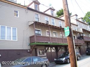 124-132 Cottage Ave W in Tamaqua, PA - Building Photo